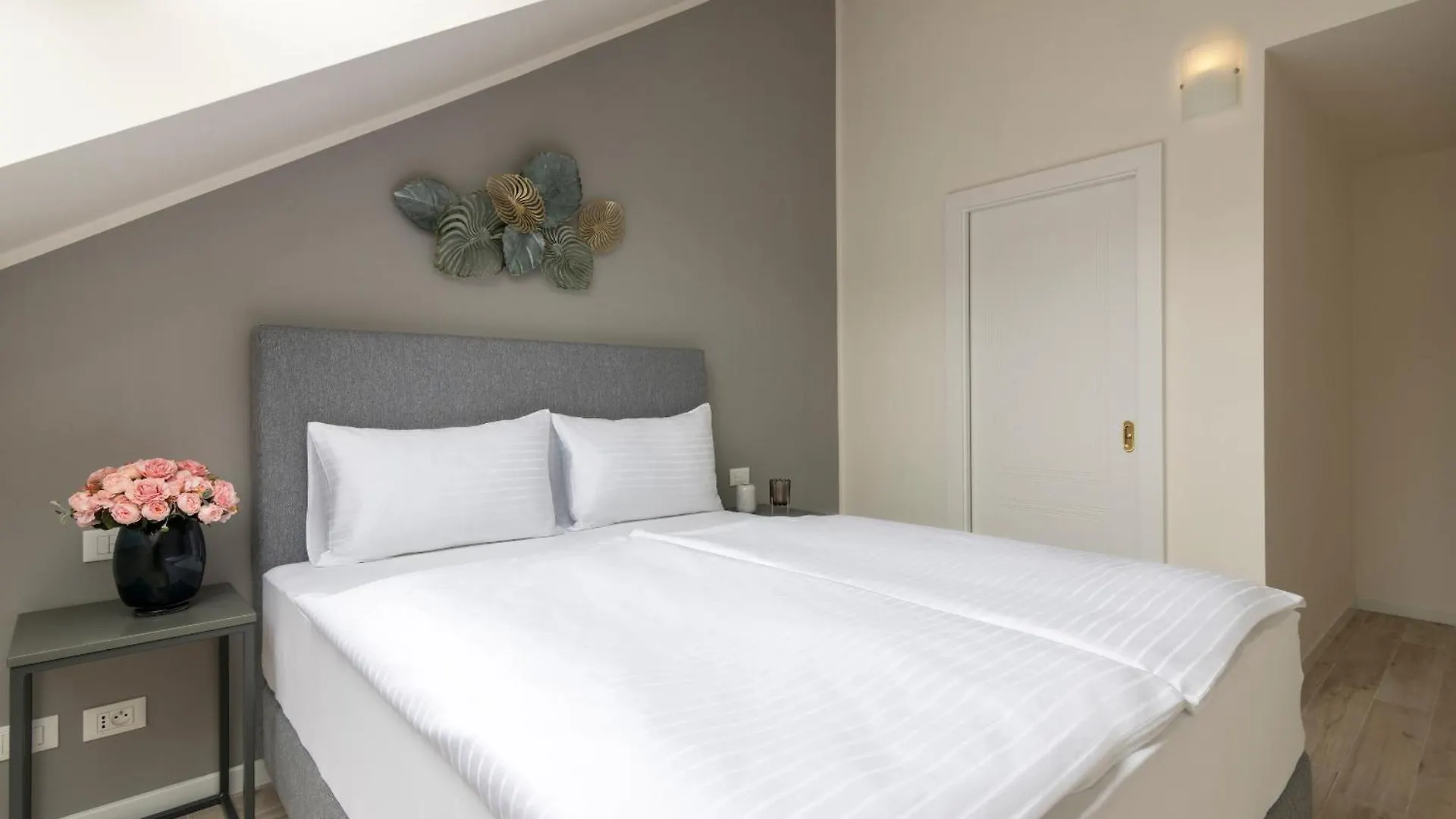 Kinsky Garden Apartments And Suites By Dwellfort Praga 4*,