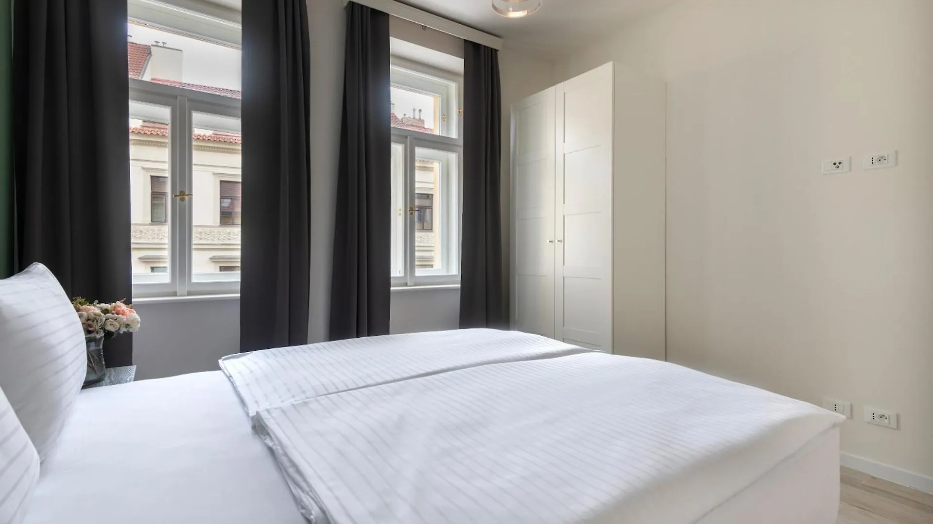 Aparthotel Kinsky Garden Apartments And Suites By Dwellfort Praga