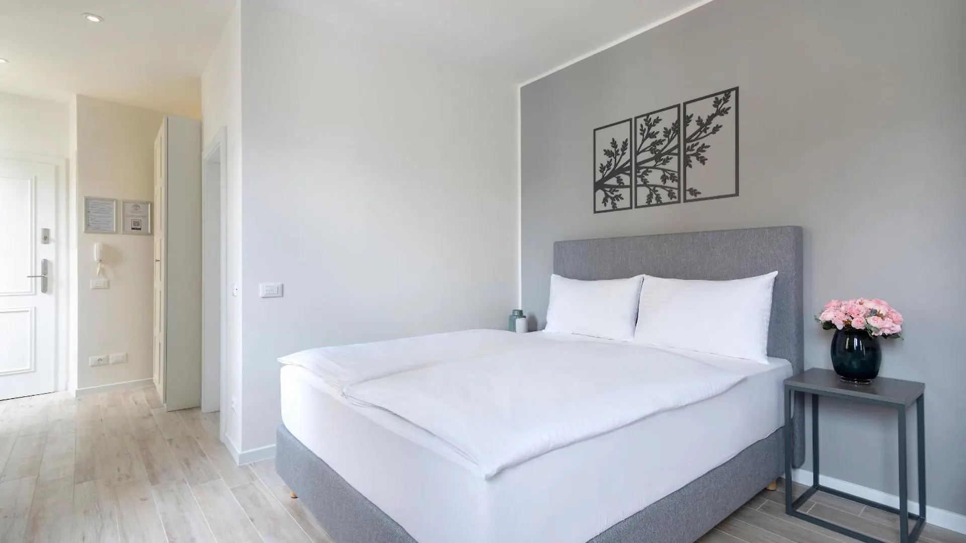 Kinsky Garden Apartments And Suites By Dwellfort Prague Aparthotel