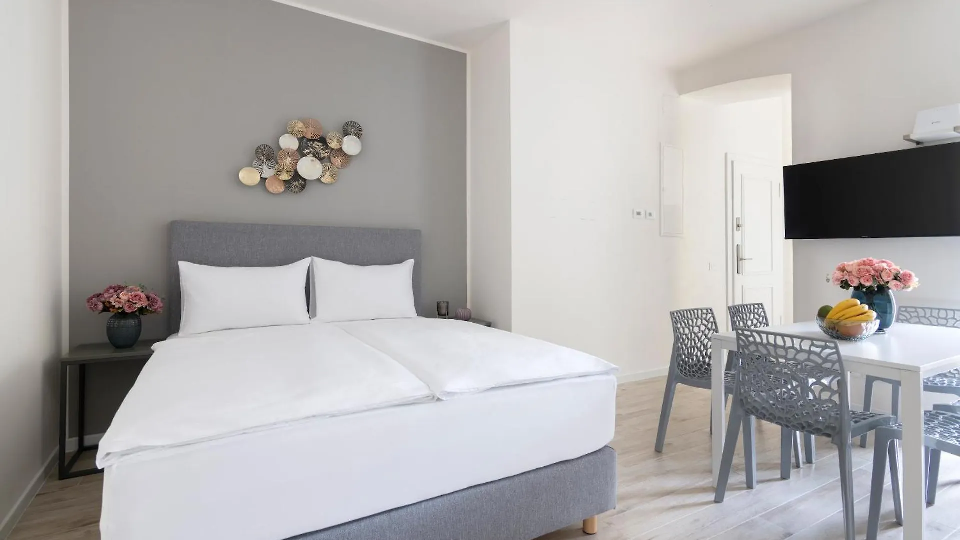 Kinsky Garden Apartments And Suites By Dwellfort Prag 4*,