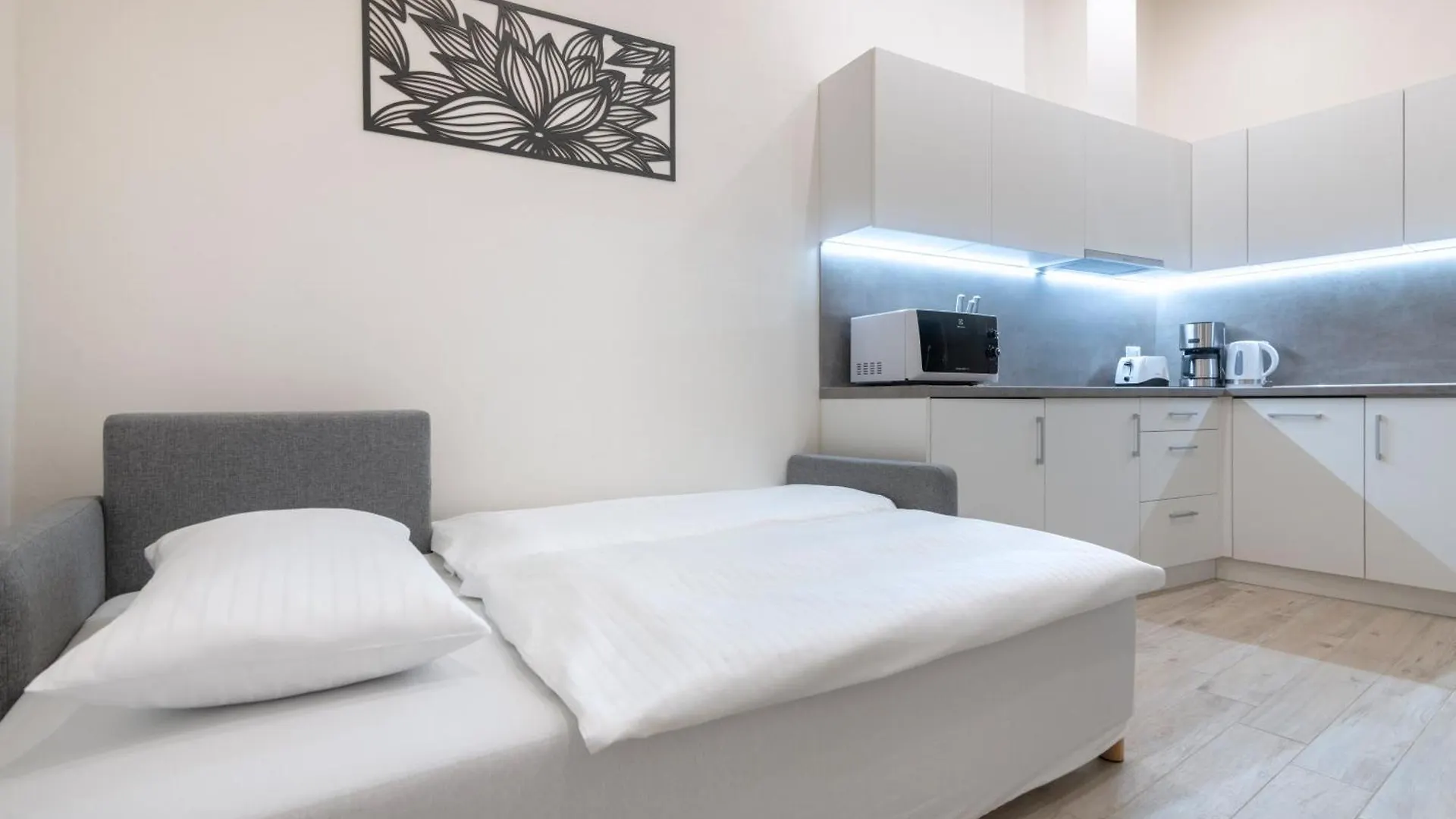 Kinsky Garden Apartments And Suites By Dwellfort Prága