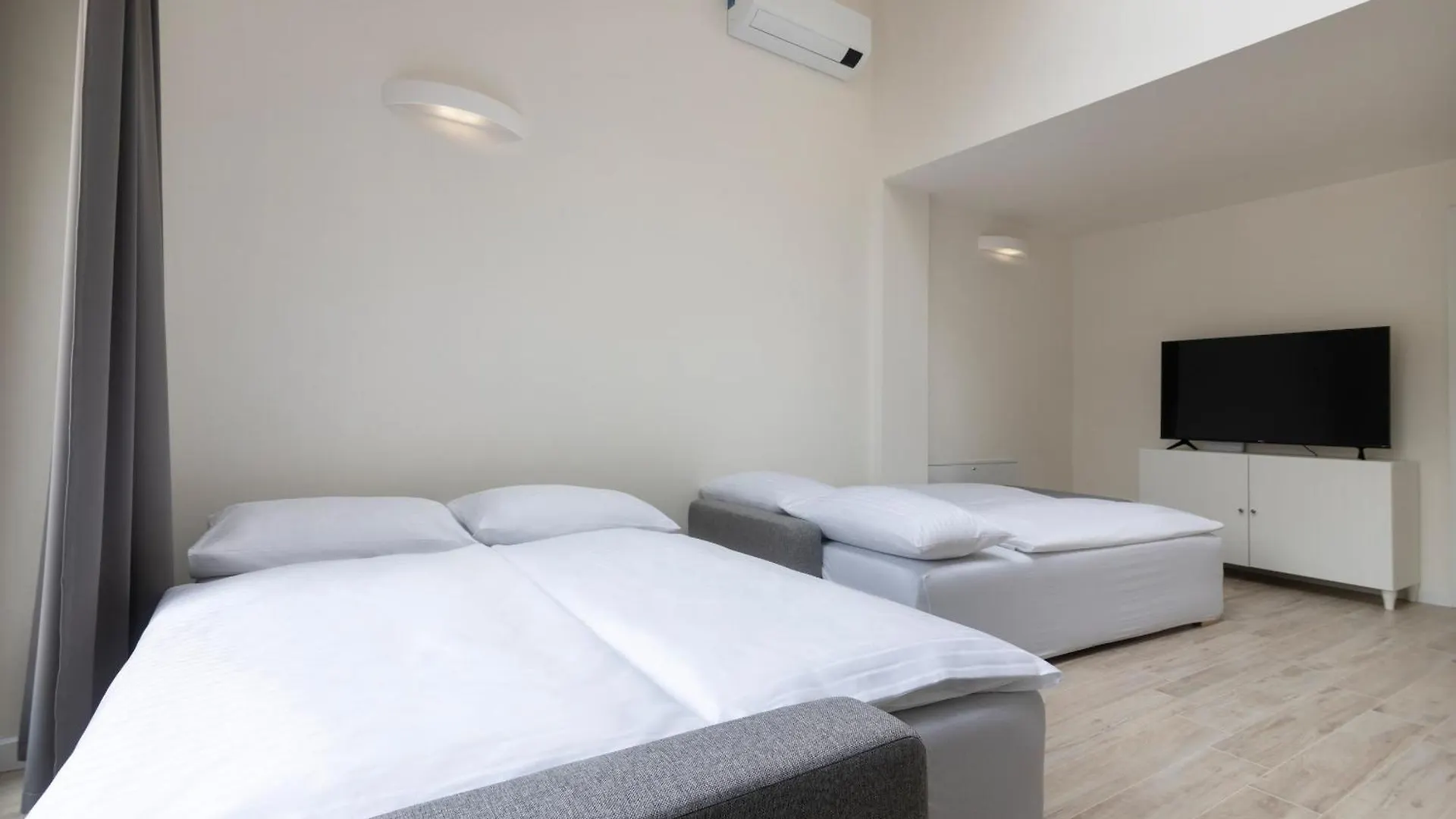 פראג Kinsky Garden Apartments And Suites By Dwellfort 4*,